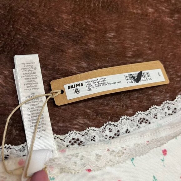 SKIMS Lightweight Cotton Lace Trim Boyshort Snow Ditzy Rose Print Large NWT - Picture 9 of 9